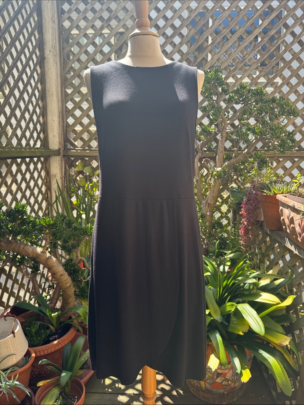 LOFT Sleeveless Dress, wrap style skirt. BLACK 
Size 8. NWT